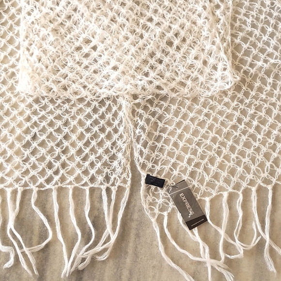 NWT. Express Woman's Mohair/Wool blended crochet scarf with beads. - Picture 4 of 5